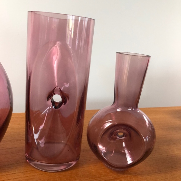 4 Amethyst/Purple Vases - Picture 3 of 3